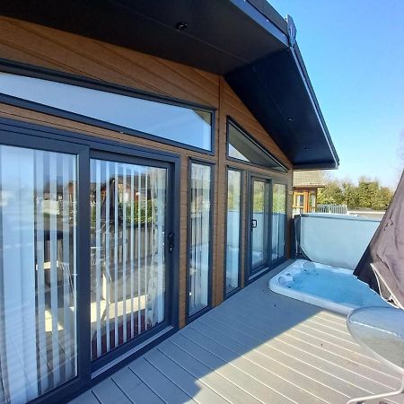 Penny Lodge With Hot Tub Malton Zewnętrze zdjęcie