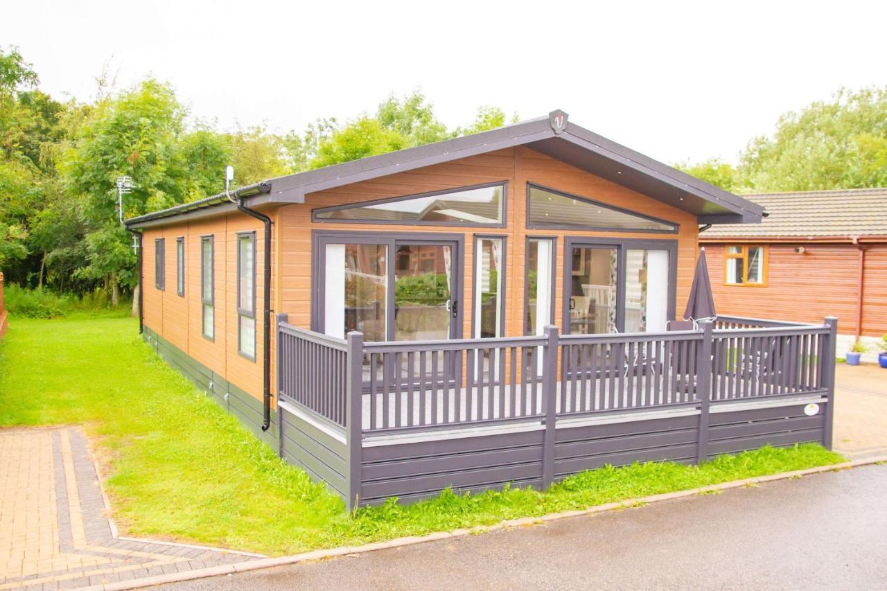 Penny Lodge With Hot Tub Malton Zewnętrze zdjęcie