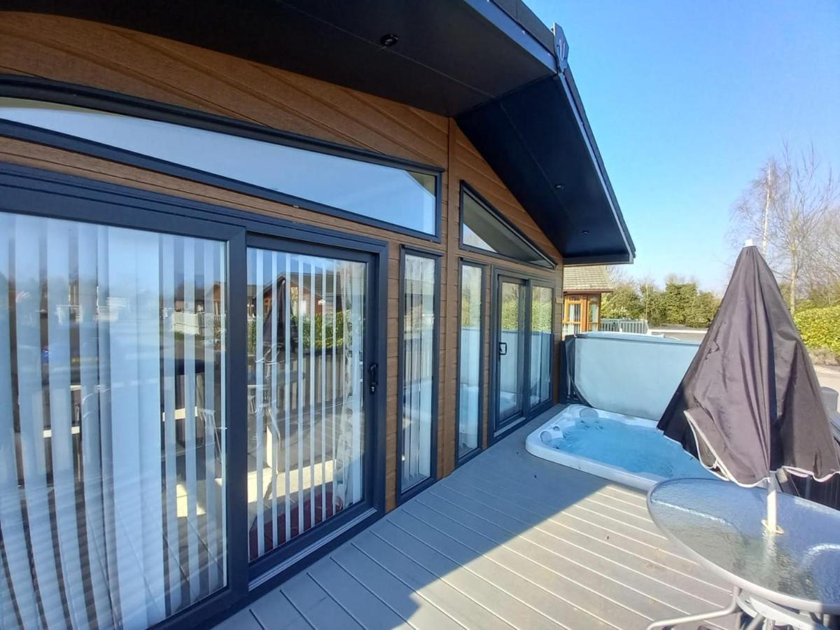 Penny Lodge With Hot Tub Malton Zewnętrze zdjęcie
